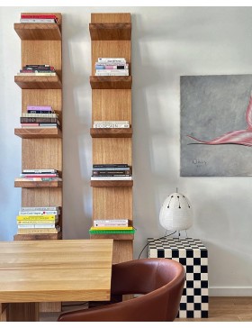Книжкова полиця